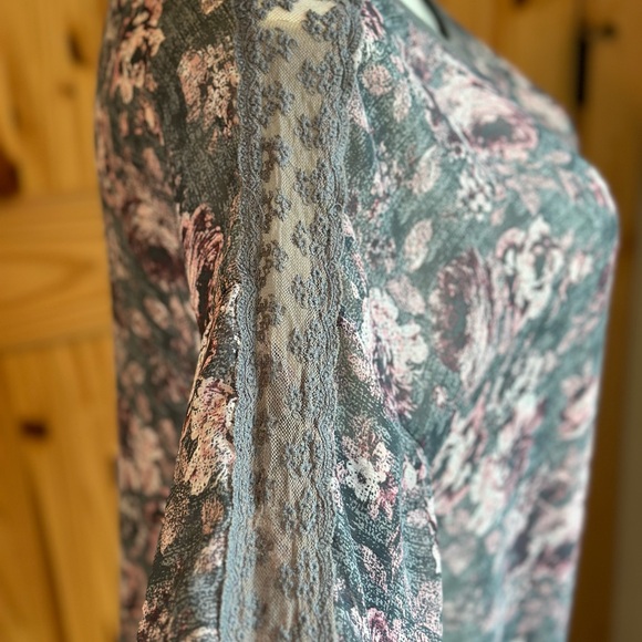 Maurice’s Women’s Floral Blouse - Picture 2 of 3